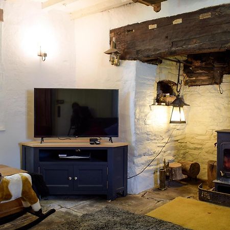 Lower Goytre Farmhouse Llanfair Waterdine Buitenkant foto