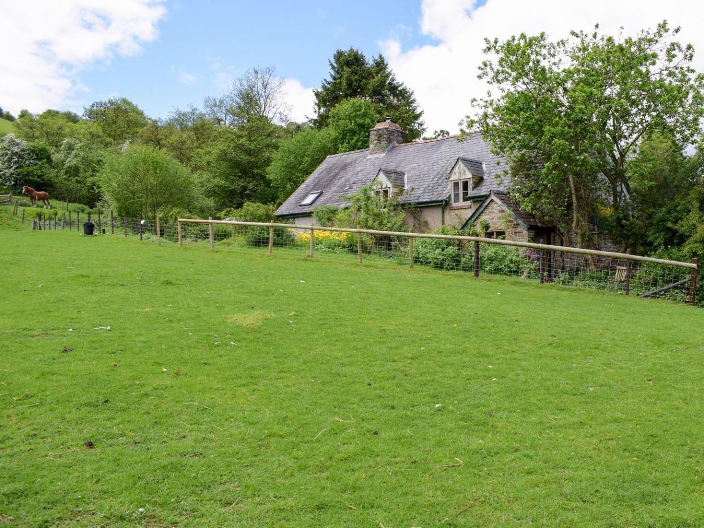Lower Goytre Farmhouse Llanfair Waterdine Buitenkant foto