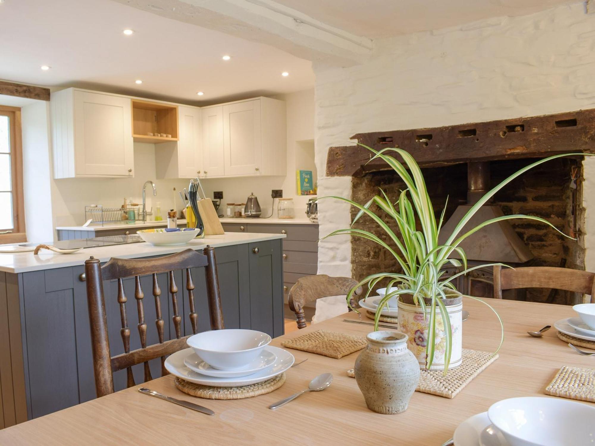 Lower Goytre Farmhouse Llanfair Waterdine Buitenkant foto